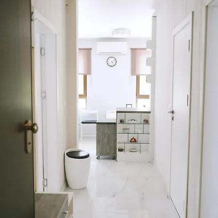 Apartment Centre - Two Bedroom *
