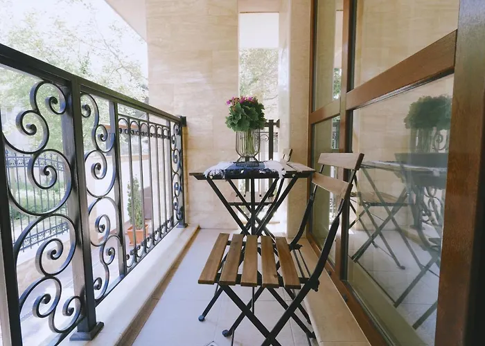 Centre - Two Bedroom Lägenhet