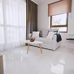 Centre - Two Bedroom דירה
