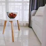 Centre - Two Bedroom דירה וארנה