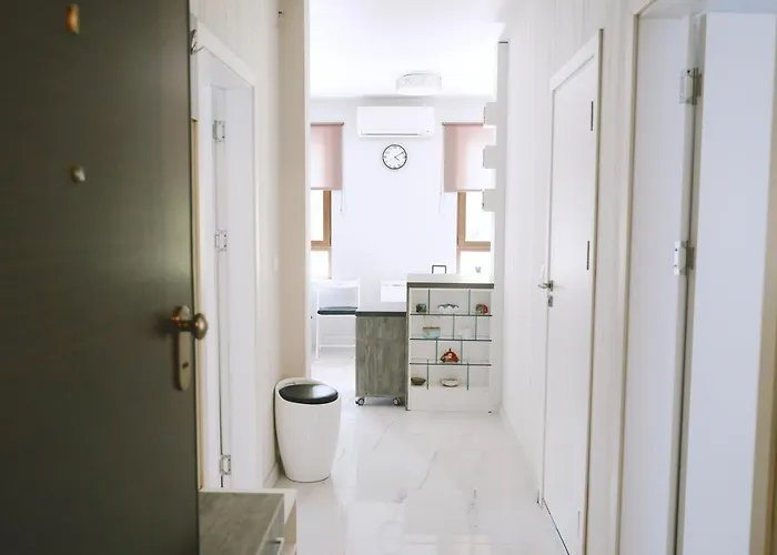 Apartment Centre - Two Bedroom *